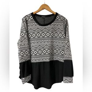 Black and white pullover
